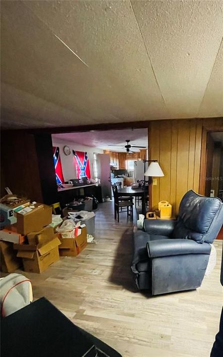 待售: $69,000 (2 贝兹, 1 浴室, 936 平方英尺)