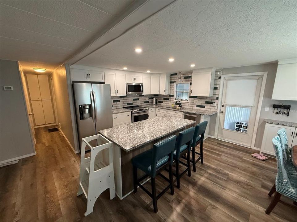 На продажу: $149,900 (3 спален, 2 ванн, 984 Квадратных фут)