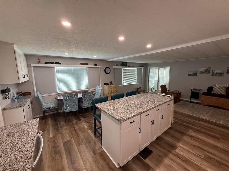 На продажу: $149,900 (3 спален, 2 ванн, 984 Квадратных фут)