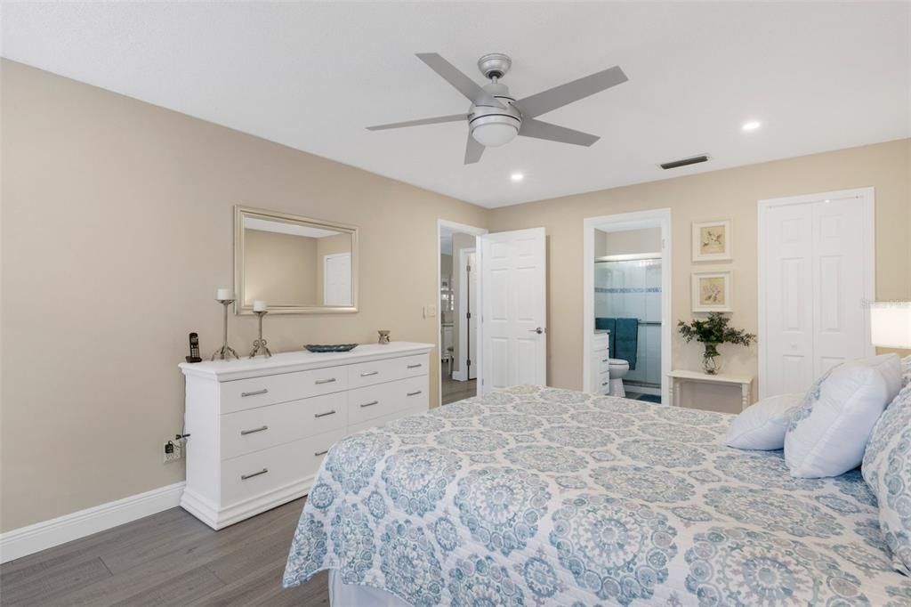 For Sale: $222,900 (2 beds, 1 baths, 1285 Square Feet)