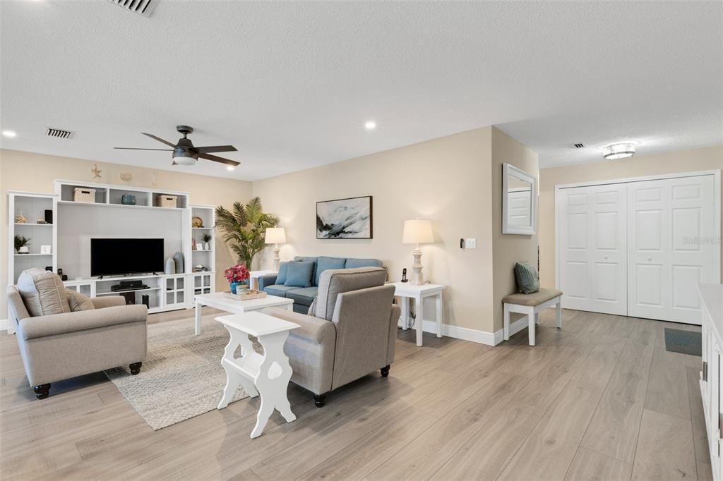 For Sale: $222,900 (2 beds, 1 baths, 1285 Square Feet)