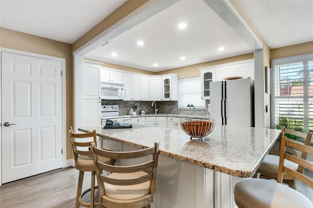 For Sale: $222,900 (2 beds, 1 baths, 1285 Square Feet)