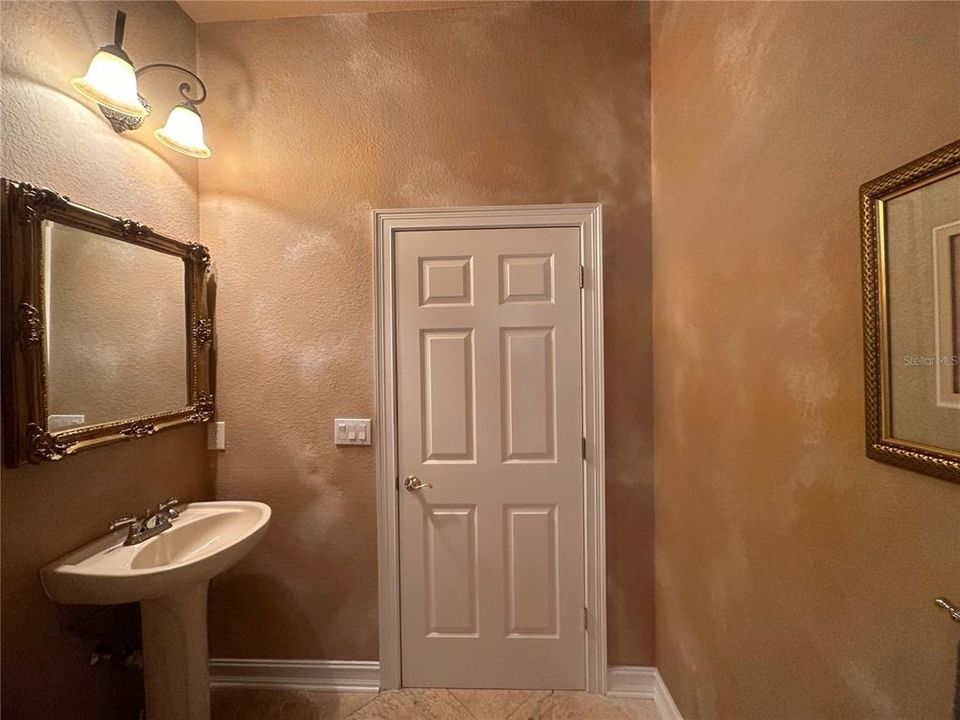 For Rent: $6,500 (3 beds, 3 baths, 3136 Square Feet)