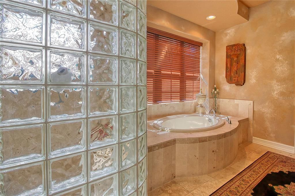 For Rent: $6,500 (3 beds, 3 baths, 3136 Square Feet)