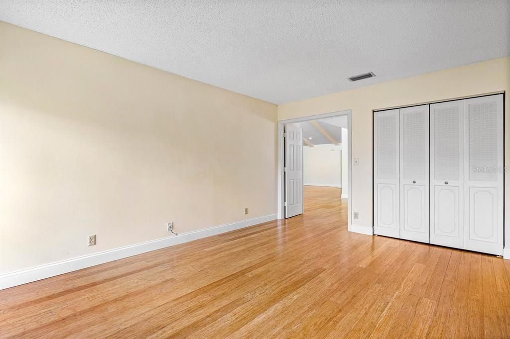 待售: $160,000 (3 贝兹, 2 浴室, 1900 平方英尺)