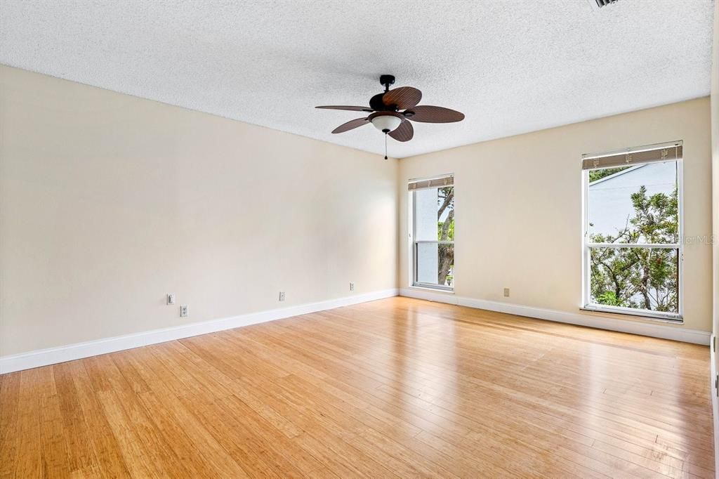 待售: $160,000 (3 贝兹, 2 浴室, 1900 平方英尺)