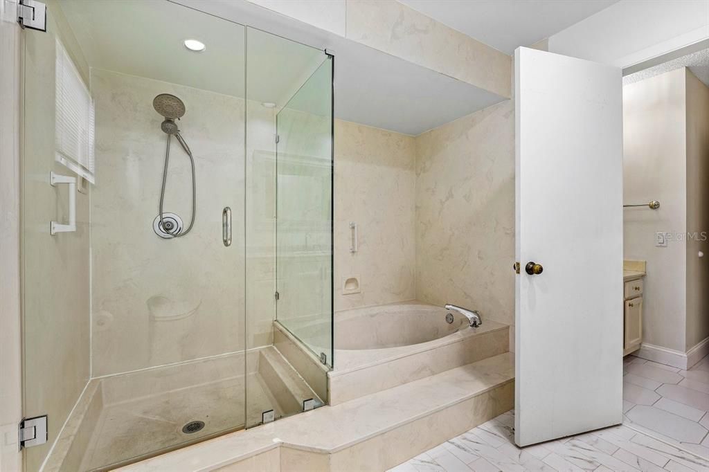 待售: $160,000 (3 贝兹, 2 浴室, 1900 平方英尺)