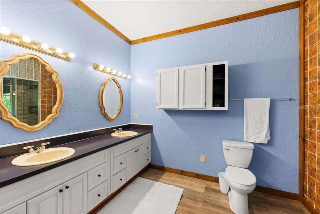 En Venta: $995,000 (5 camas, 6 baños, 6158 Pies cuadrados)