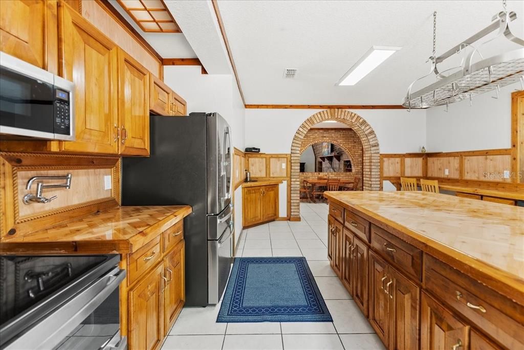 En Venta: $995,000 (5 camas, 6 baños, 6158 Pies cuadrados)