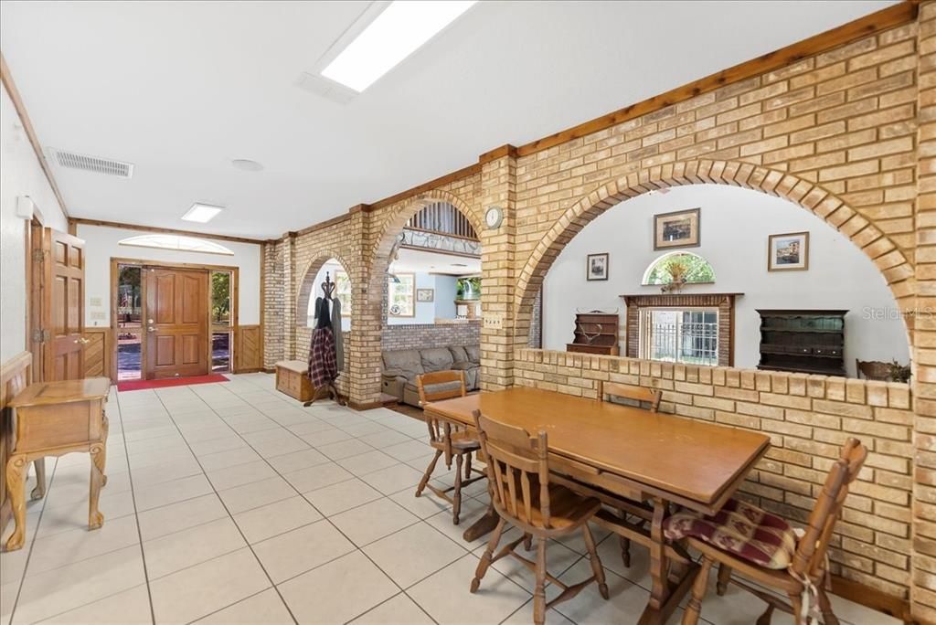 En Venta: $995,000 (5 camas, 6 baños, 6158 Pies cuadrados)