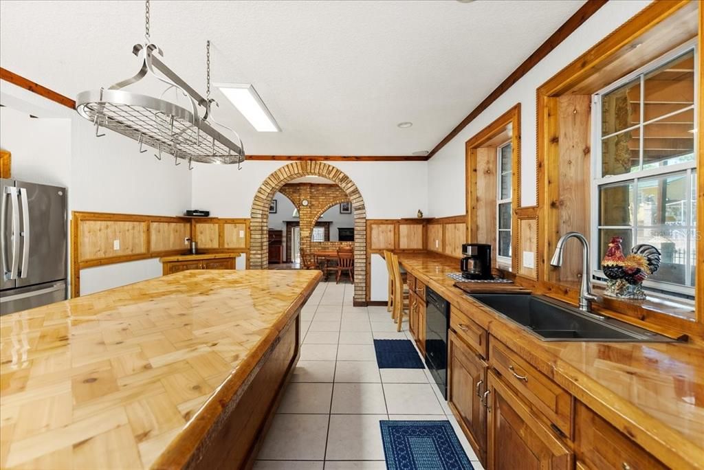 En Venta: $995,000 (5 camas, 6 baños, 6158 Pies cuadrados)