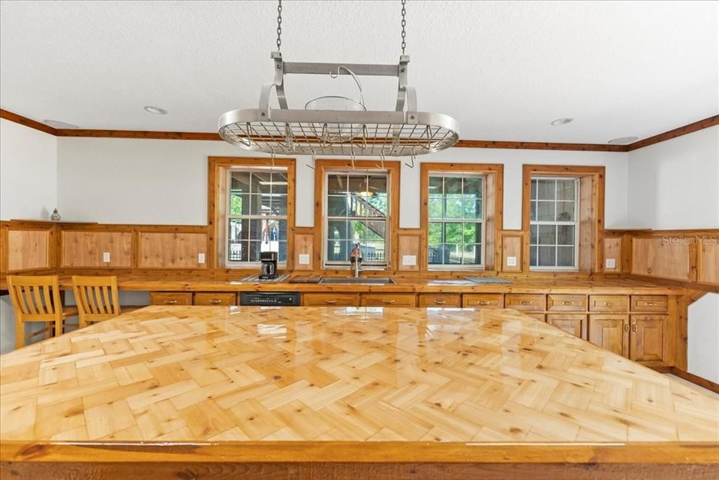 En Venta: $995,000 (5 camas, 6 baños, 6158 Pies cuadrados)