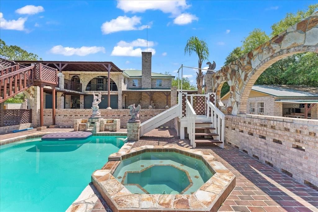 En Venta: $995,000 (5 camas, 6 baños, 6158 Pies cuadrados)