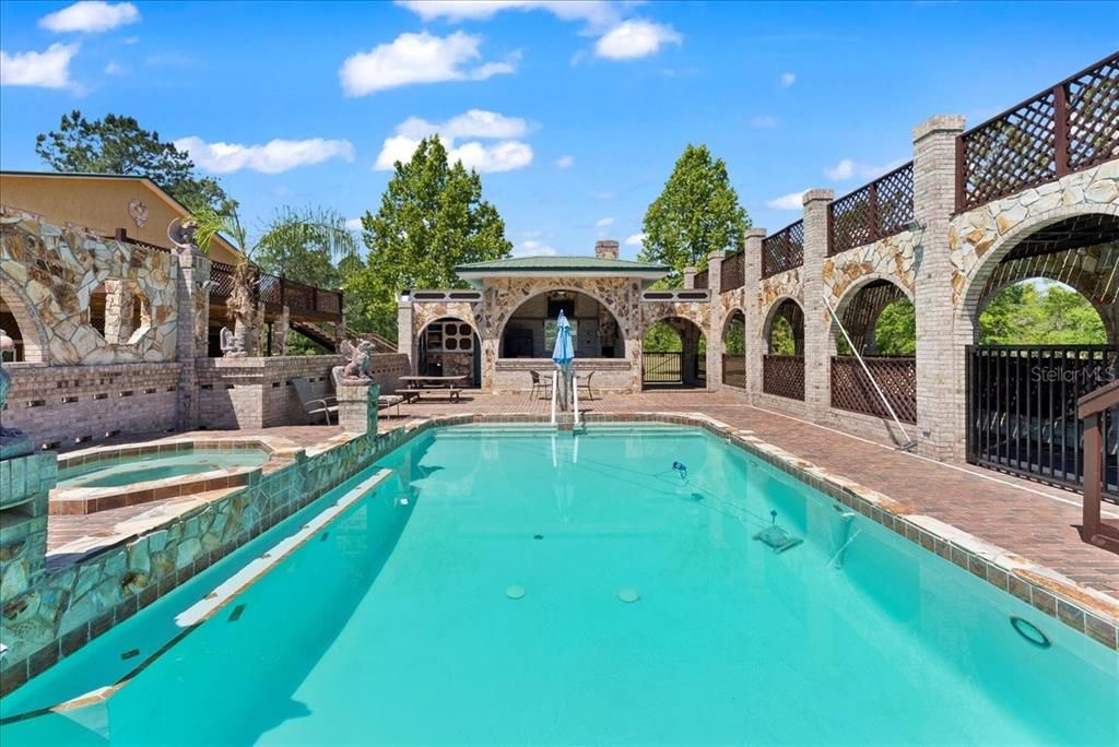 En Venta: $995,000 (5 camas, 6 baños, 6158 Pies cuadrados)