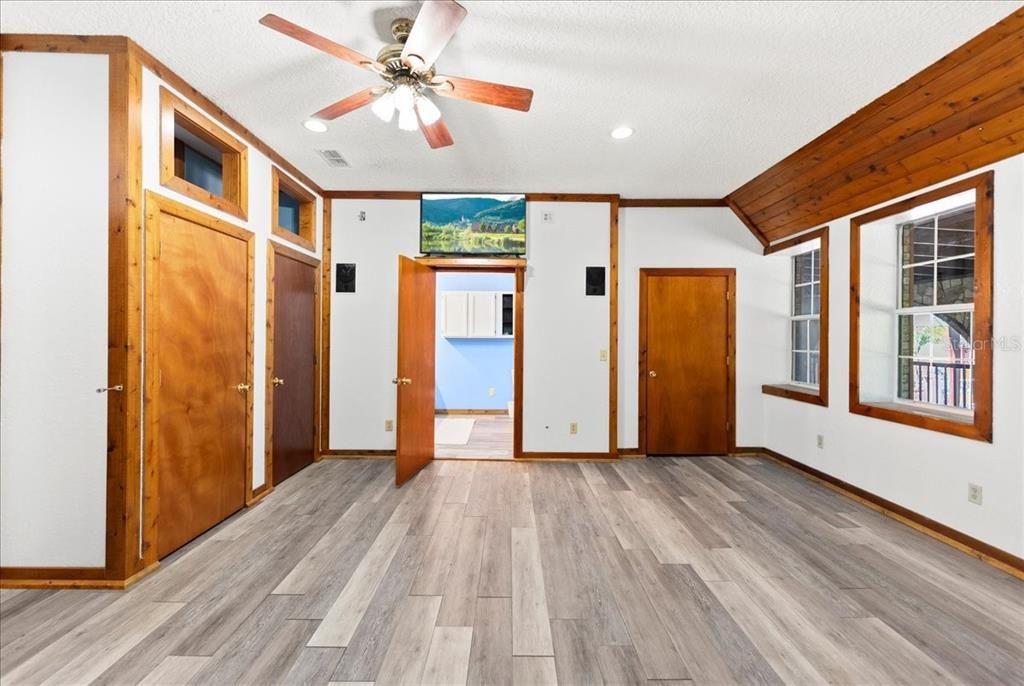 En Venta: $995,000 (5 camas, 6 baños, 6158 Pies cuadrados)