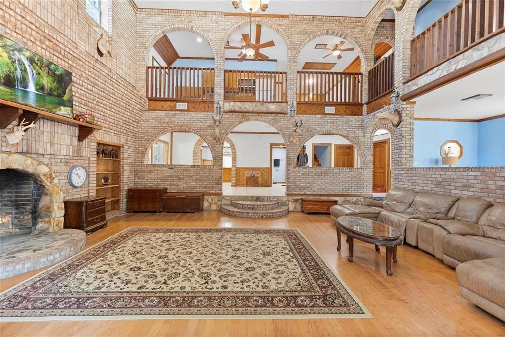 En Venta: $995,000 (5 camas, 6 baños, 6158 Pies cuadrados)