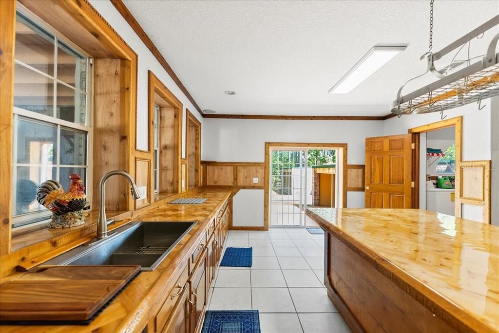 En Venta: $995,000 (5 camas, 6 baños, 6158 Pies cuadrados)