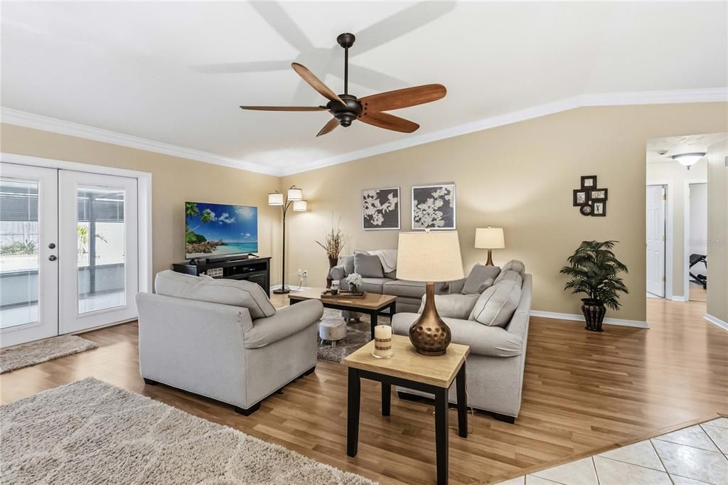 For Sale: $465,000 (3 beds, 2 baths, 1528 Square Feet)