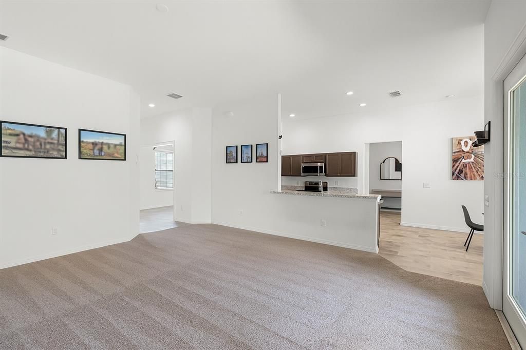 出租: $2,500 (4 贝兹, 3 浴室, 2447 平方英尺)