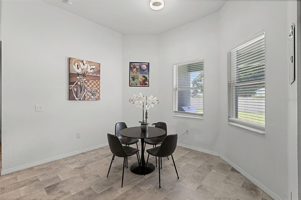 出租: $2,500 (4 贝兹, 3 浴室, 2447 平方英尺)