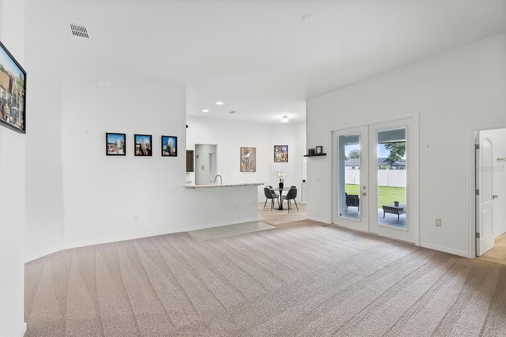 出租: $2,500 (4 贝兹, 3 浴室, 2447 平方英尺)