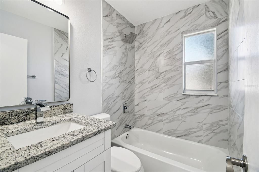 На продажу: $440,000 (2 спален, 1 ванн, 945 Квадратных фут)