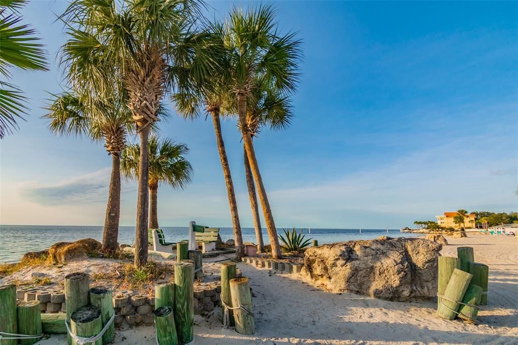 На продажу: $440,000 (2 спален, 1 ванн, 945 Квадратных фут)