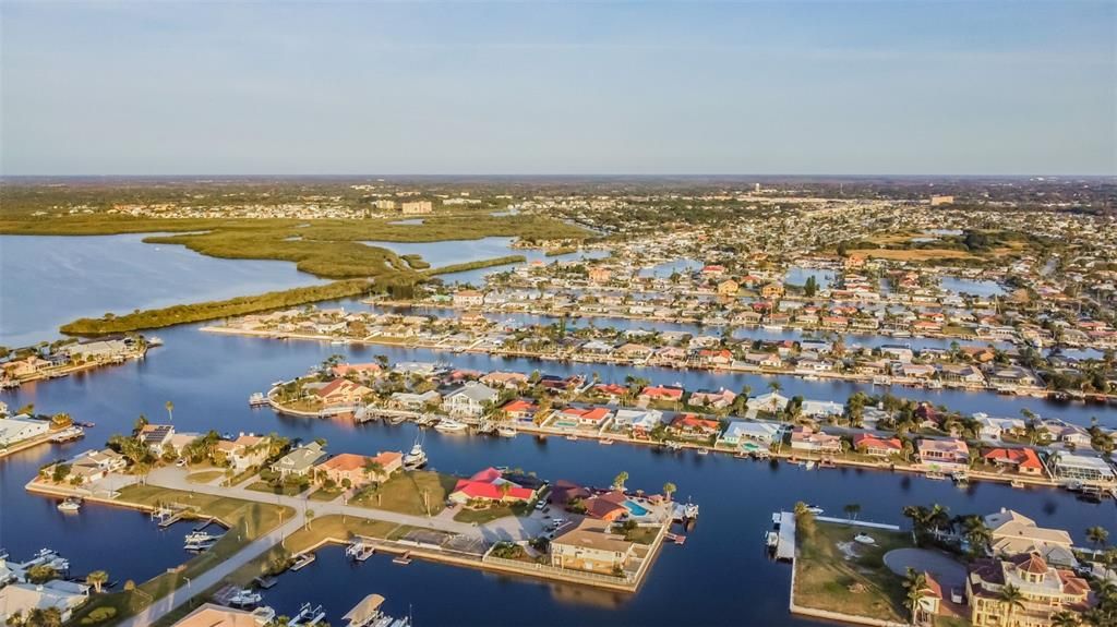 На продажу: $440,000 (2 спален, 1 ванн, 945 Квадратных фут)