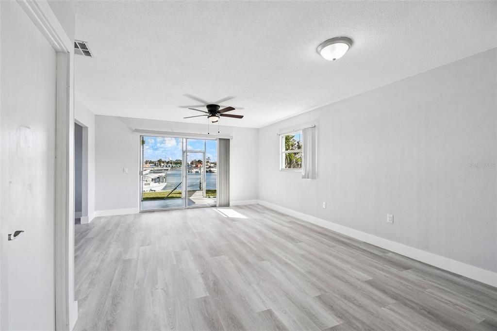 На продажу: $440,000 (2 спален, 1 ванн, 945 Квадратных фут)