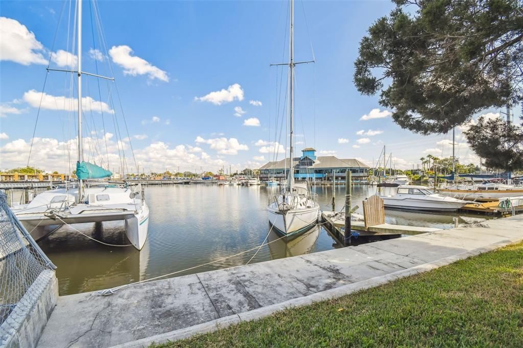 На продажу: $440,000 (2 спален, 1 ванн, 945 Квадратных фут)