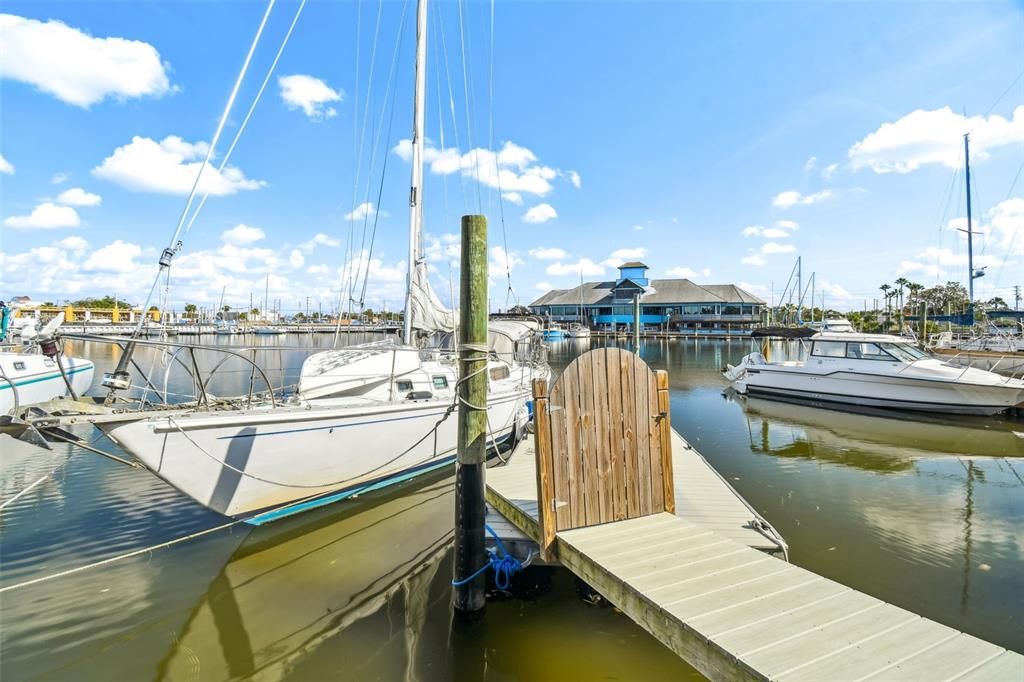 На продажу: $440,000 (2 спален, 1 ванн, 945 Квадратных фут)