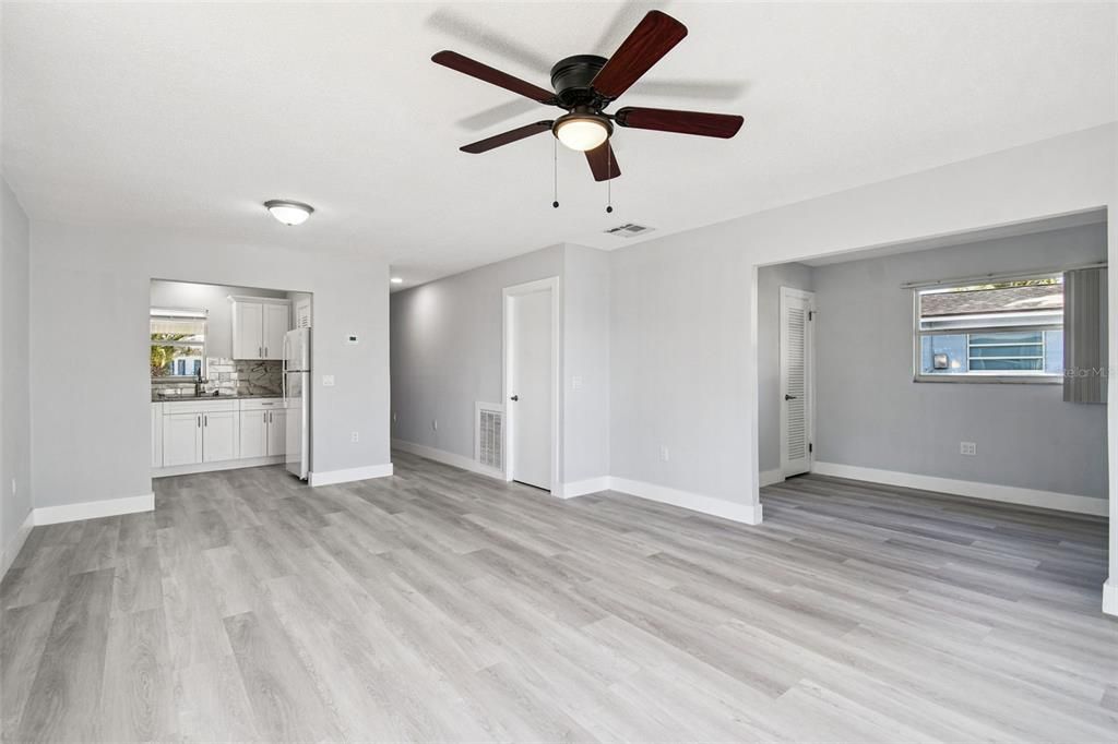 На продажу: $440,000 (2 спален, 1 ванн, 945 Квадратных фут)