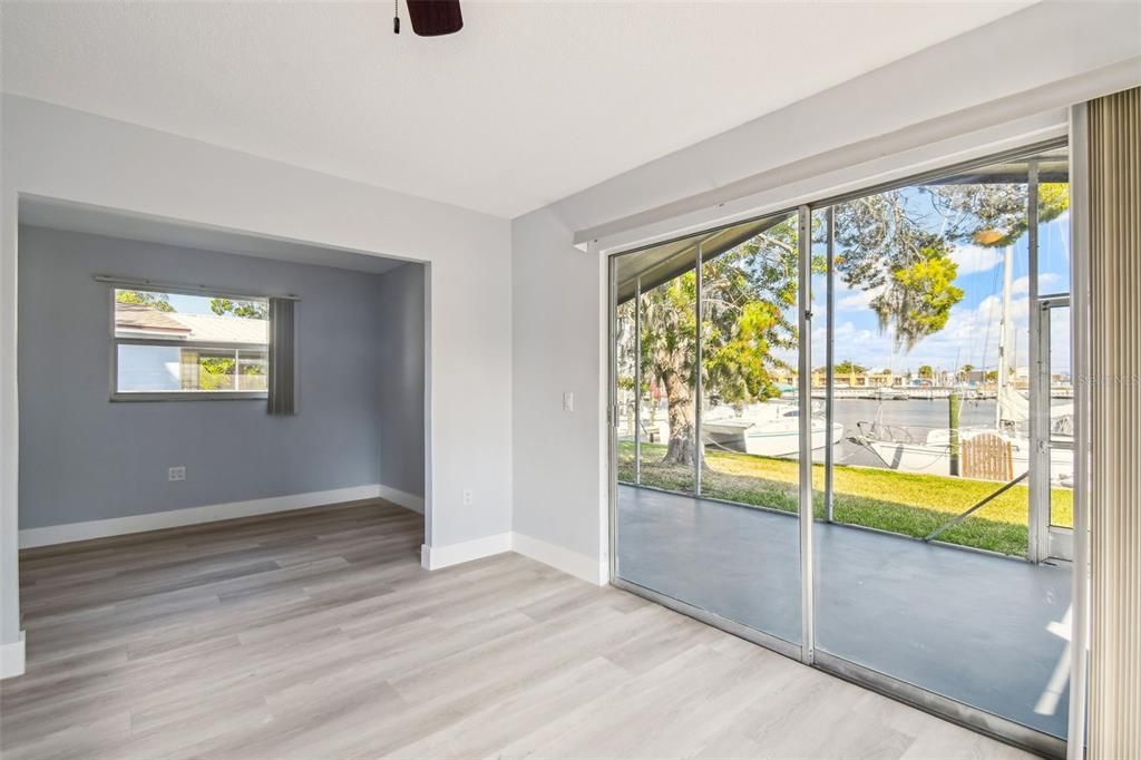 На продажу: $440,000 (2 спален, 1 ванн, 945 Квадратных фут)