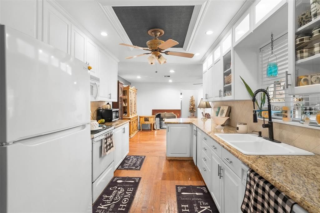 На продажу: $395,000 (4 спален, 2 ванн, 2327 Квадратных фут)