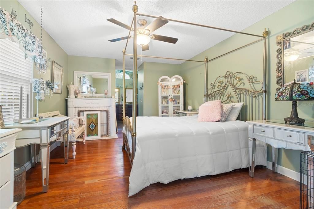 На продажу: $395,000 (4 спален, 2 ванн, 2327 Квадратных фут)