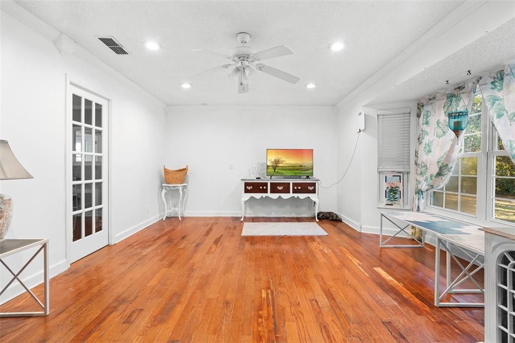 На продажу: $395,000 (4 спален, 2 ванн, 2327 Квадратных фут)