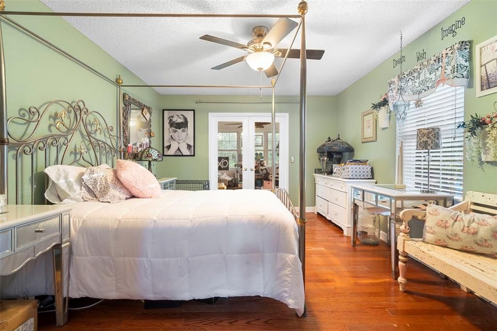 На продажу: $395,000 (4 спален, 2 ванн, 2327 Квадратных фут)