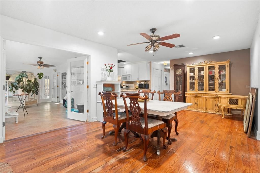 На продажу: $395,000 (4 спален, 2 ванн, 2327 Квадратных фут)