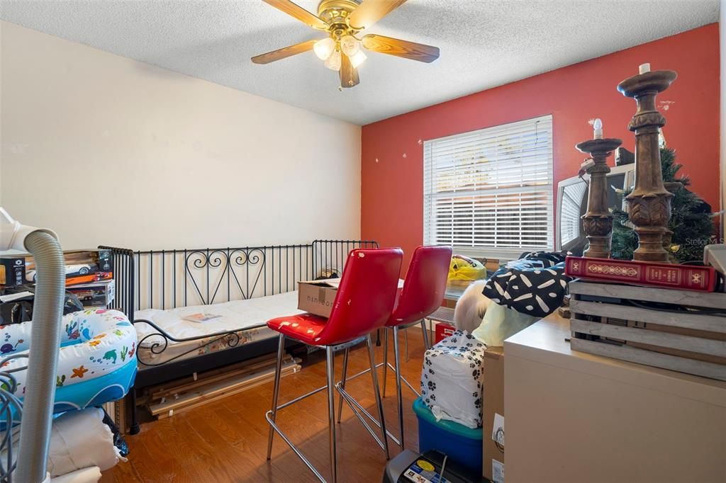 На продажу: $395,000 (4 спален, 2 ванн, 2327 Квадратных фут)