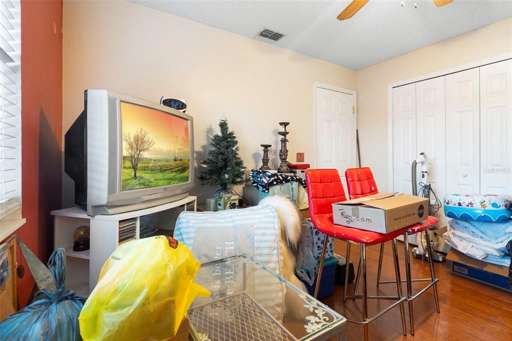 На продажу: $395,000 (4 спален, 2 ванн, 2327 Квадратных фут)