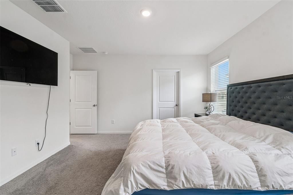 En Renta: $2,400 (4 camas, 2 baños, 2261 Pies cuadrados)