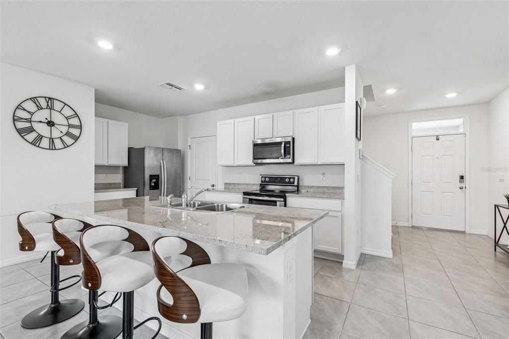 En Renta: $2,400 (4 camas, 2 baños, 2261 Pies cuadrados)