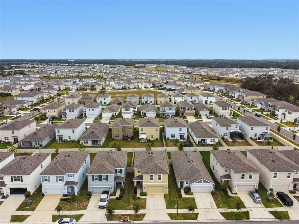 En Renta: $2,400 (4 camas, 2 baños, 2261 Pies cuadrados)