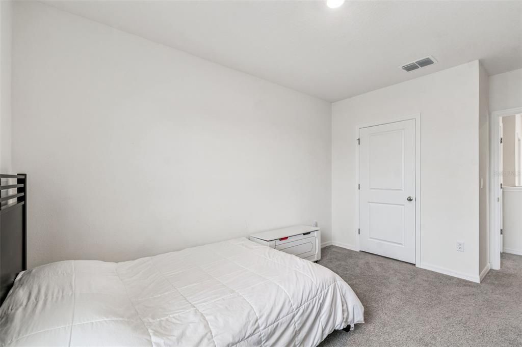 En Renta: $2,400 (4 camas, 2 baños, 2261 Pies cuadrados)