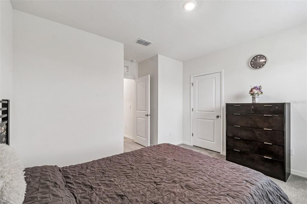 En Renta: $2,400 (4 camas, 2 baños, 2261 Pies cuadrados)