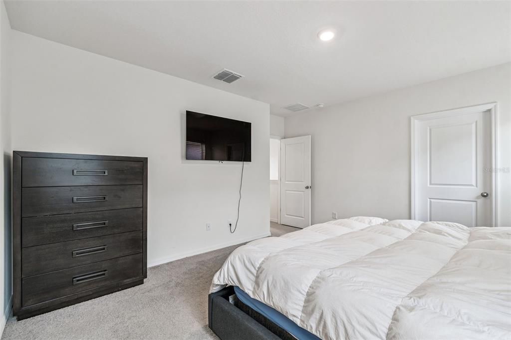 En Renta: $2,400 (4 camas, 2 baños, 2261 Pies cuadrados)