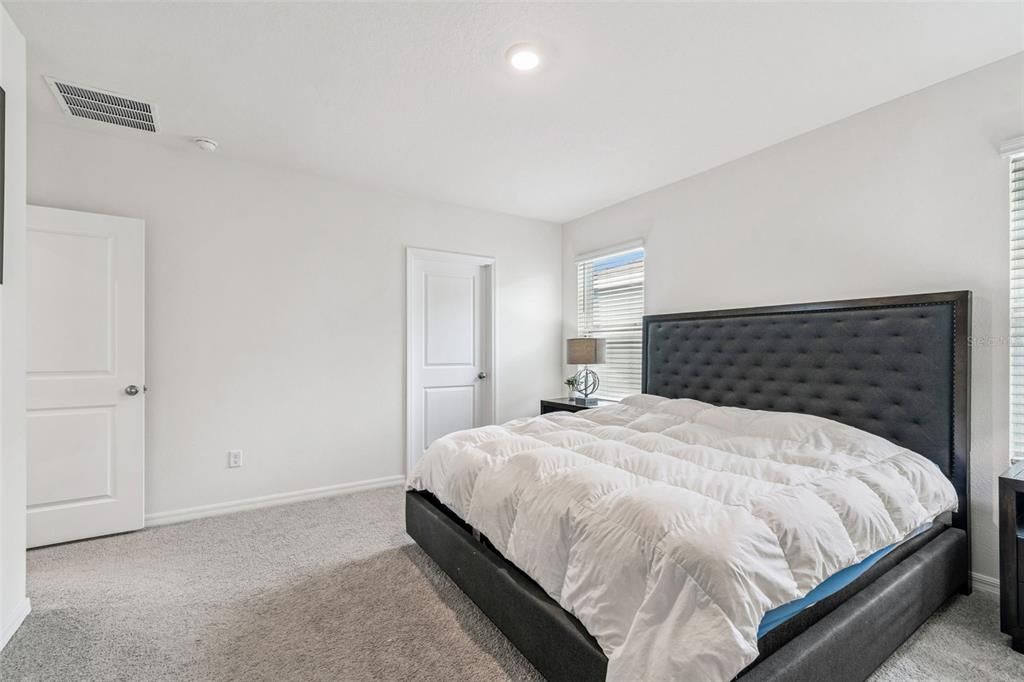 En Renta: $2,400 (4 camas, 2 baños, 2261 Pies cuadrados)