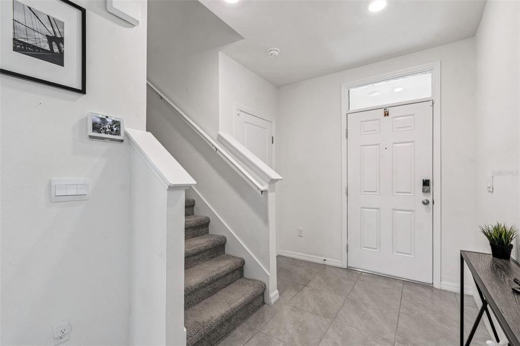 En Renta: $2,400 (4 camas, 2 baños, 2261 Pies cuadrados)