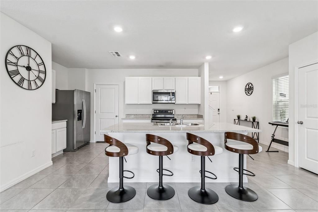 En Renta: $2,400 (4 camas, 2 baños, 2261 Pies cuadrados)