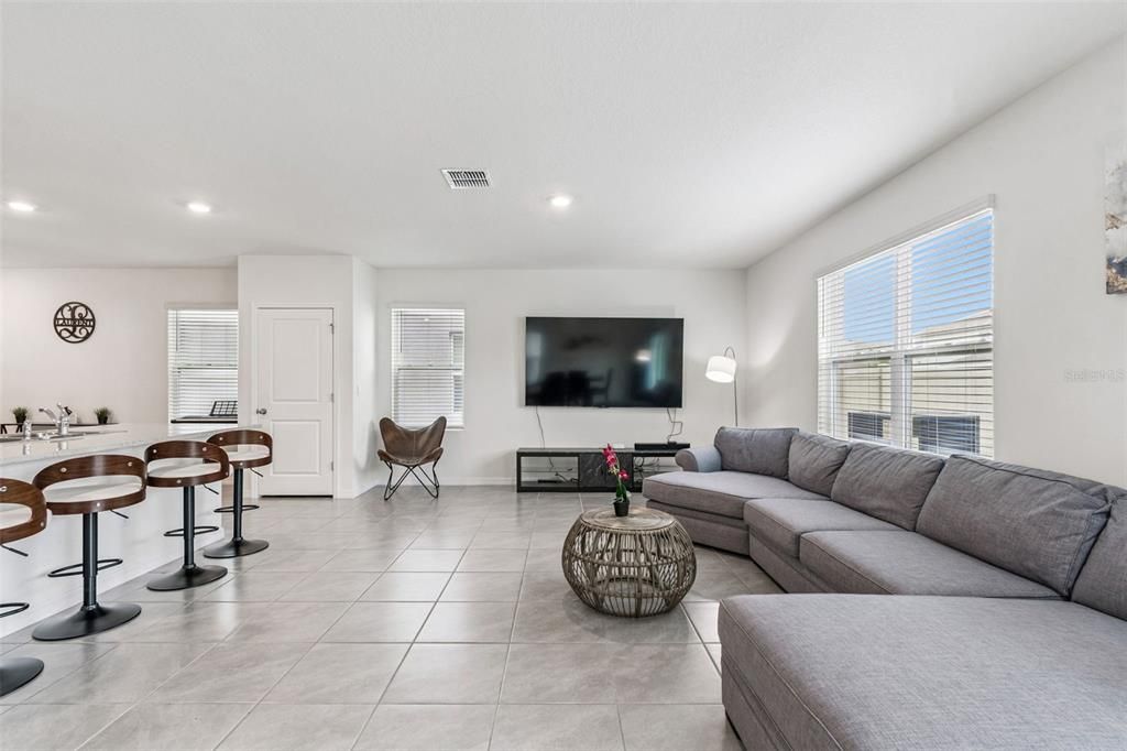 En Renta: $2,400 (4 camas, 2 baños, 2261 Pies cuadrados)